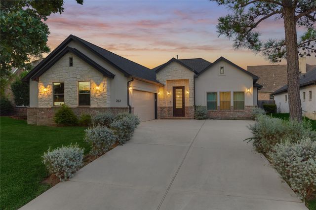 263 Bentwood Drive, Montgomery, TX 77356