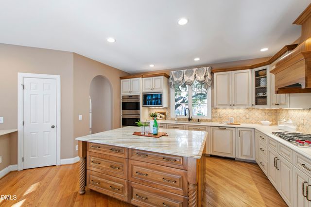 108 Chimeneas Place, Chapel Hill, NC 27517