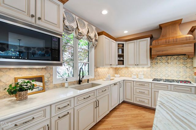 108 Chimeneas Place, Chapel Hill, NC 27517