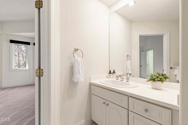 108 Chimeneas Place, Chapel Hill, NC 27517