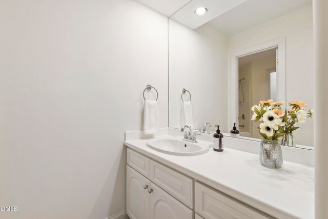 108 Chimeneas Place, Chapel Hill, NC 27517