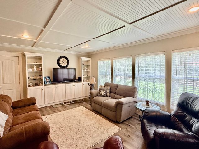 1017 E Miller Street, Angleton, TX 77515