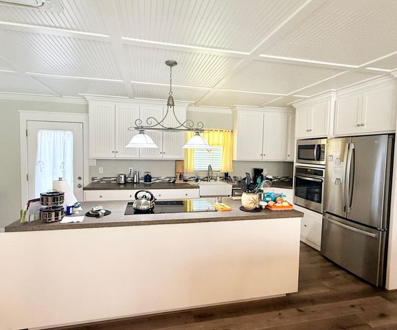 1017 E Miller Street, Angleton, TX 77515