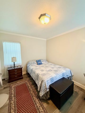 1017 E Miller Street, Angleton, TX 77515