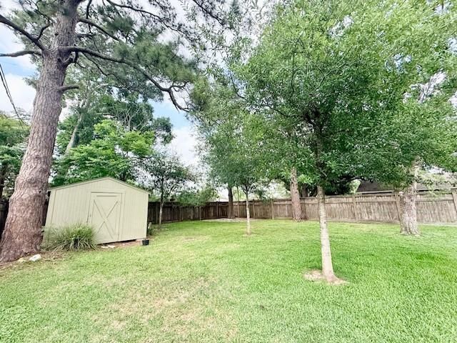 1017 E Miller Street, Angleton, TX 77515
