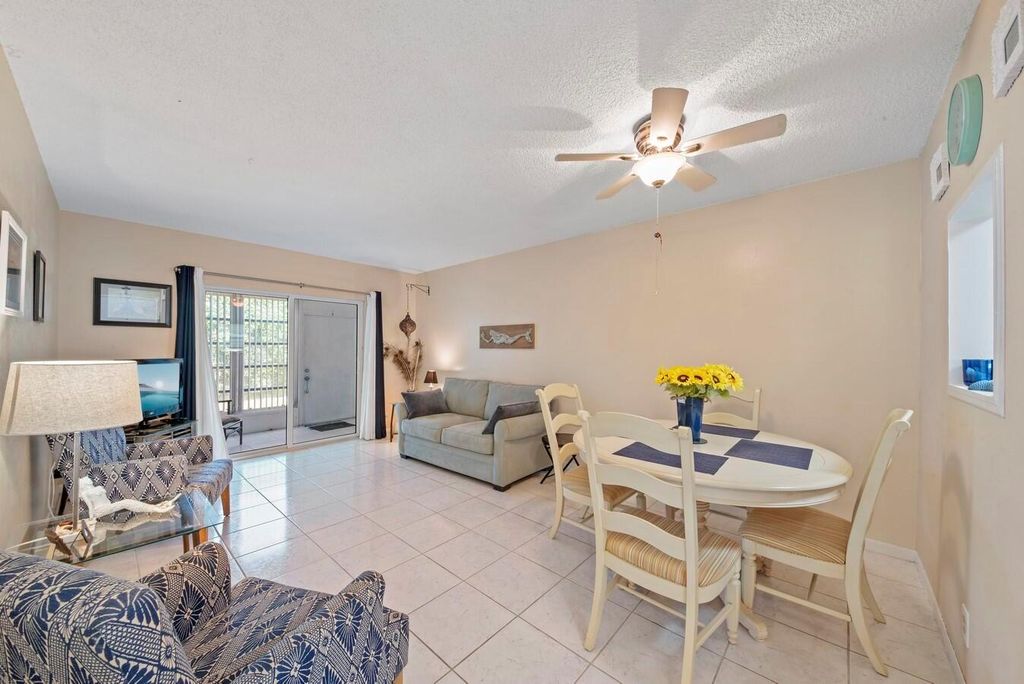 1111 Lake Terrace 105, Boynton Beach, FL 33426