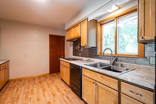 3017 W Franklin TERRACE, Franklin, WI 53132