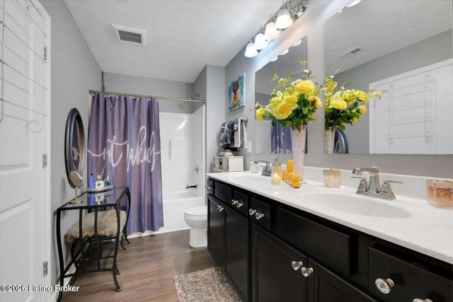 6522 Oak Village Dr, Louisville, KY 40228