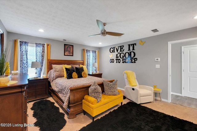 6522 Oak Village Dr, Louisville, KY 40228