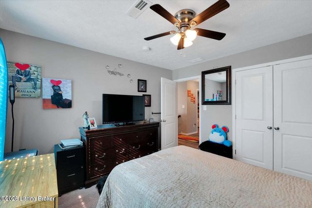 6522 Oak Village Dr, Louisville, KY 40228