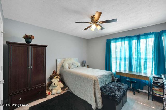 6522 Oak Village Dr, Louisville, KY 40228