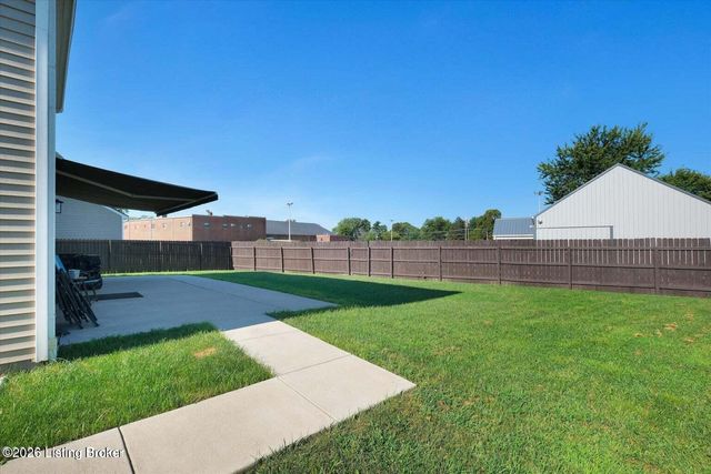 6522 Oak Village Dr, Louisville, KY 40228