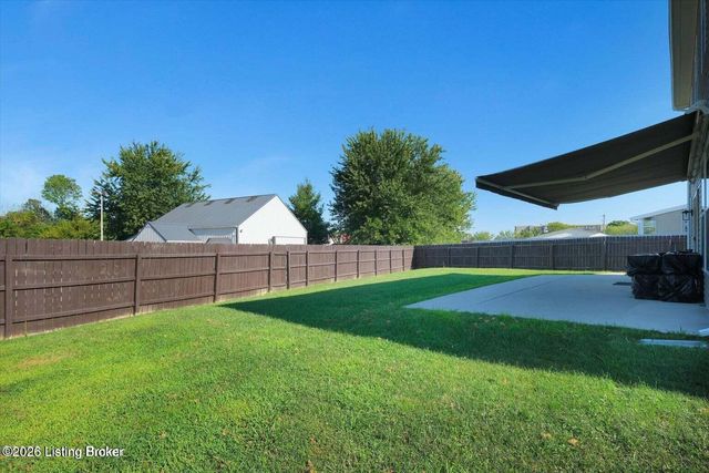 6522 Oak Village Dr, Louisville, KY 40228