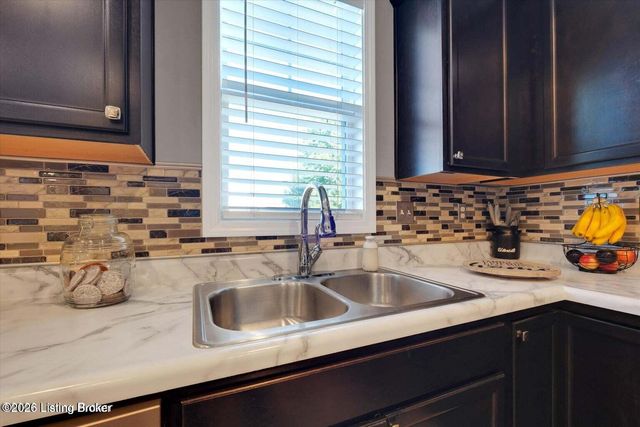 6522 Oak Village Dr, Louisville, KY 40228