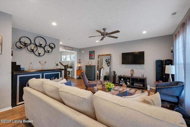 6522 Oak Village Dr, Louisville, KY 40228