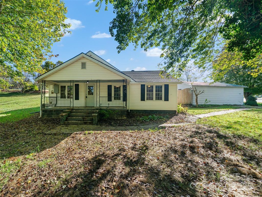 370 Bear Creek Church Road, Bakersville, NC 28705