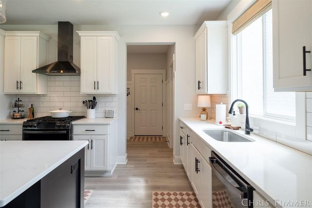 12717 Riverton Road, Grand Haven, MI 49417