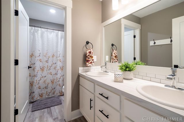 12717 Riverton Road, Grand Haven, MI 49417