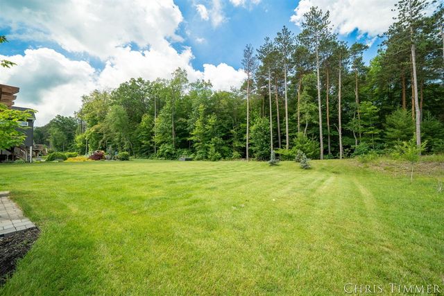 12717 Riverton Road, Grand Haven, MI 49417