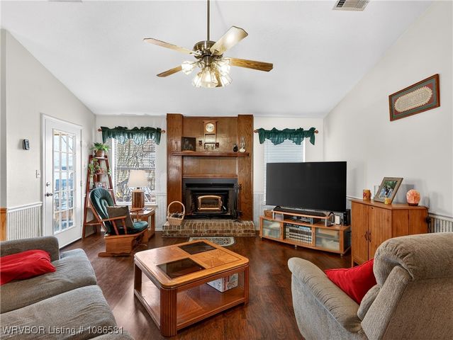 906 N 3rd Terrace, Barling, AR 72923