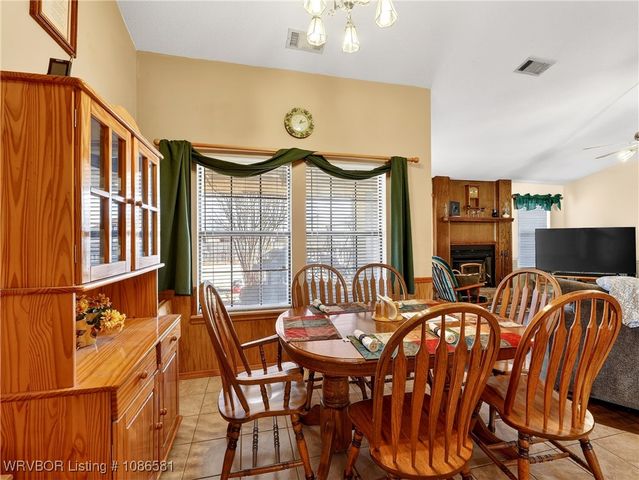 906 N 3rd Terrace, Barling, AR 72923