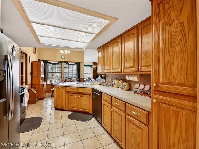 906 N 3rd Terrace, Barling, AR 72923