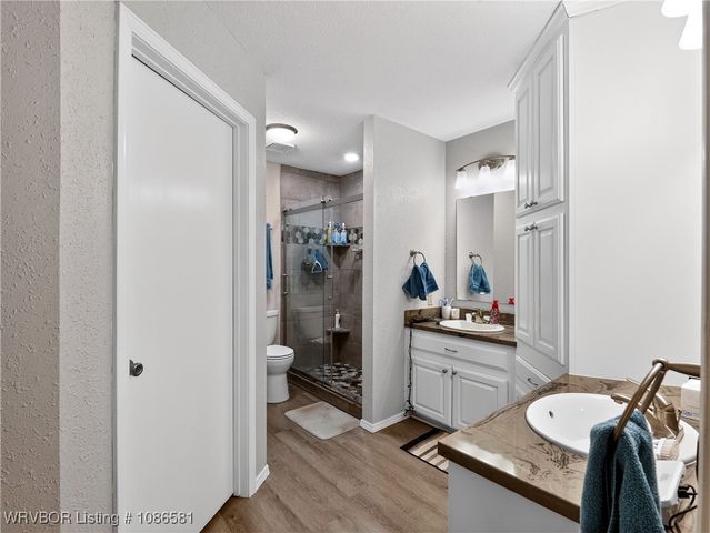 906 N 3rd Terrace, Barling, AR 72923