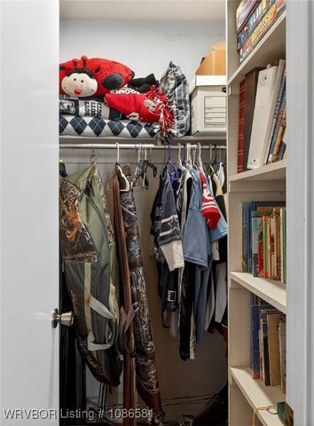 906 N 3rd Terrace, Barling, AR 72923