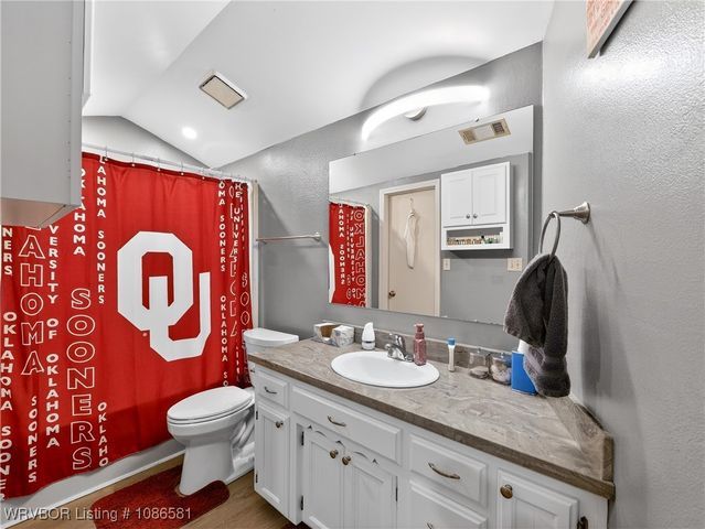 906 N 3rd Terrace, Barling, AR 72923