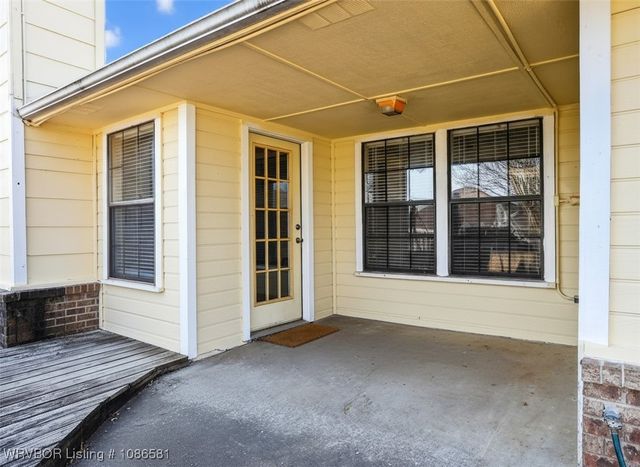 906 N 3rd Terrace, Barling, AR 72923