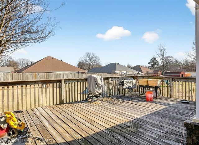 906 N 3rd Terrace, Barling, AR 72923