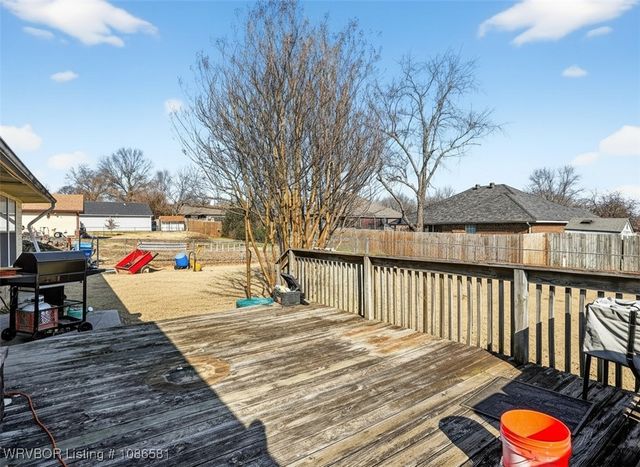 906 N 3rd Terrace, Barling, AR 72923
