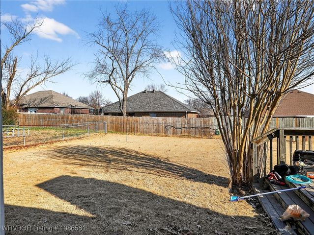 906 N 3rd Terrace, Barling, AR 72923