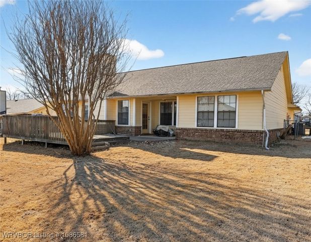 906 N 3rd Terrace, Barling, AR 72923