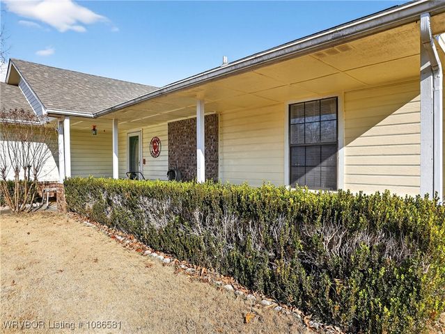 906 N 3rd Terrace, Barling, AR 72923