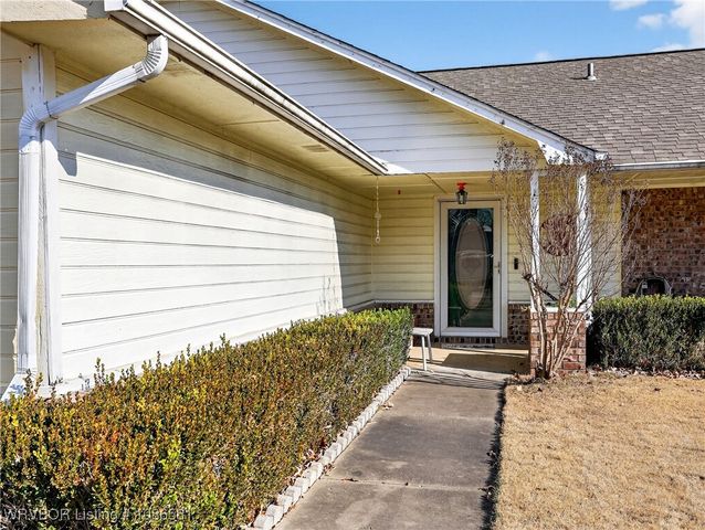 906 N 3rd Terrace, Barling, AR 72923