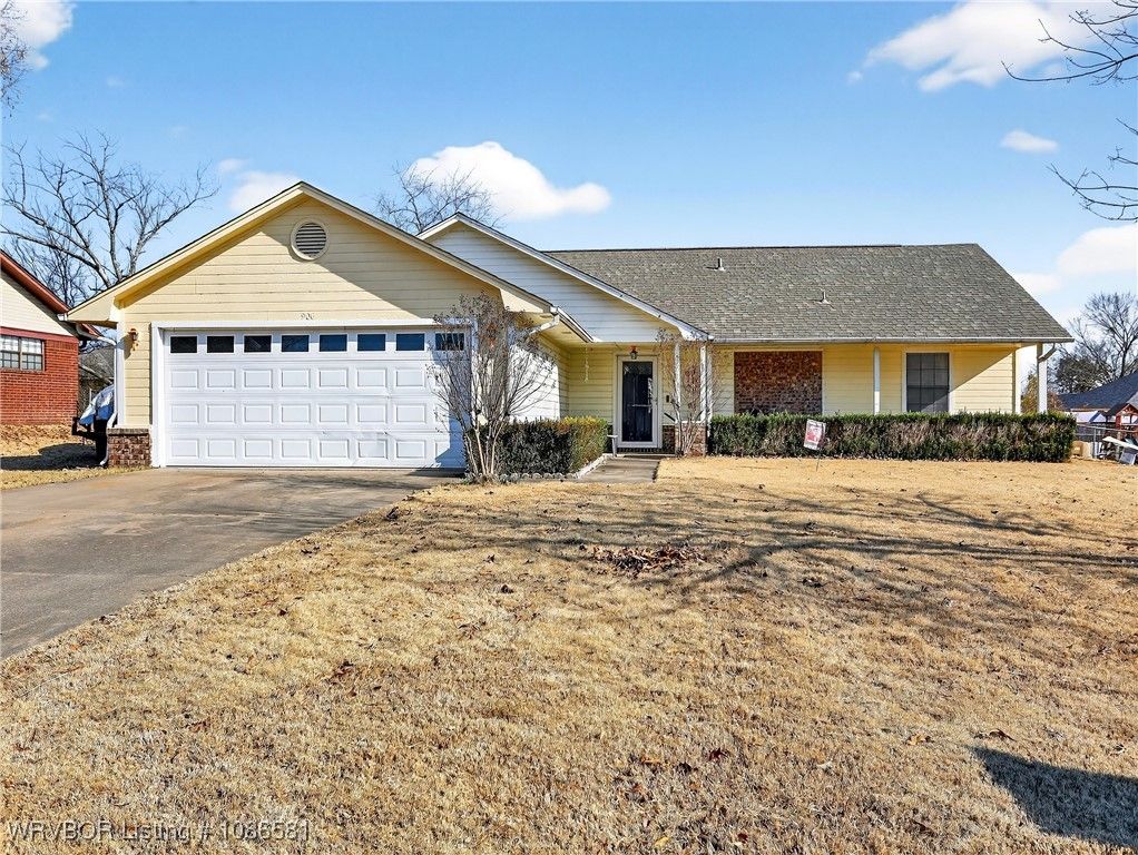 906 N 3rd Terrace, Barling, AR 72923