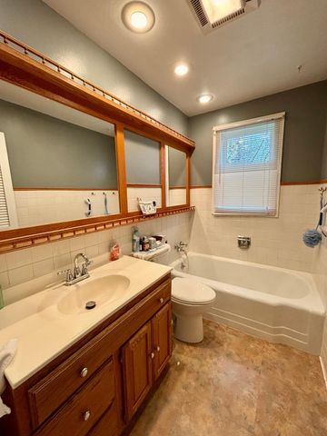 820 Tindolph Avenue S, Thief River Falls, MN 56701