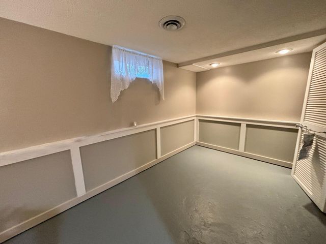 820 Tindolph Avenue S, Thief River Falls, MN 56701