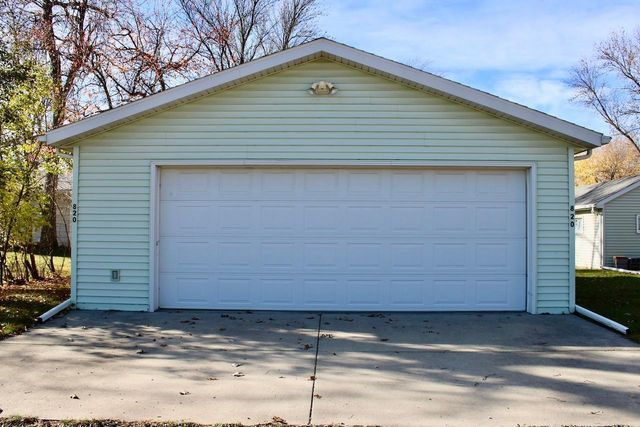 820 Tindolph Avenue S, Thief River Falls, MN 56701
