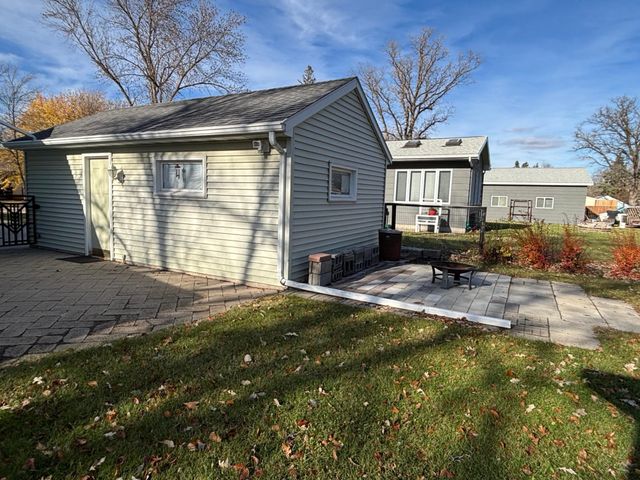 820 Tindolph Avenue S, Thief River Falls, MN 56701