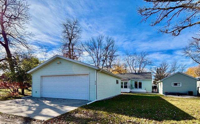 820 Tindolph Avenue S, Thief River Falls, MN 56701