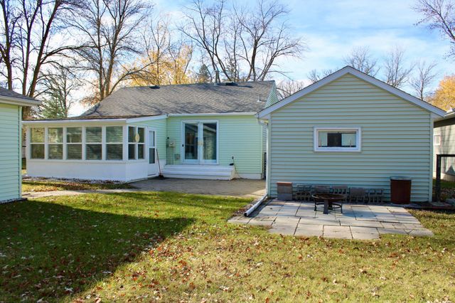 820 Tindolph Avenue S, Thief River Falls, MN 56701