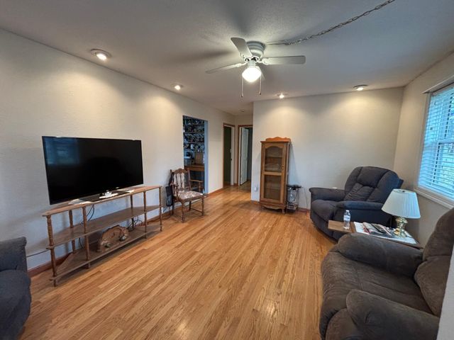 820 Tindolph Avenue S, Thief River Falls, MN 56701