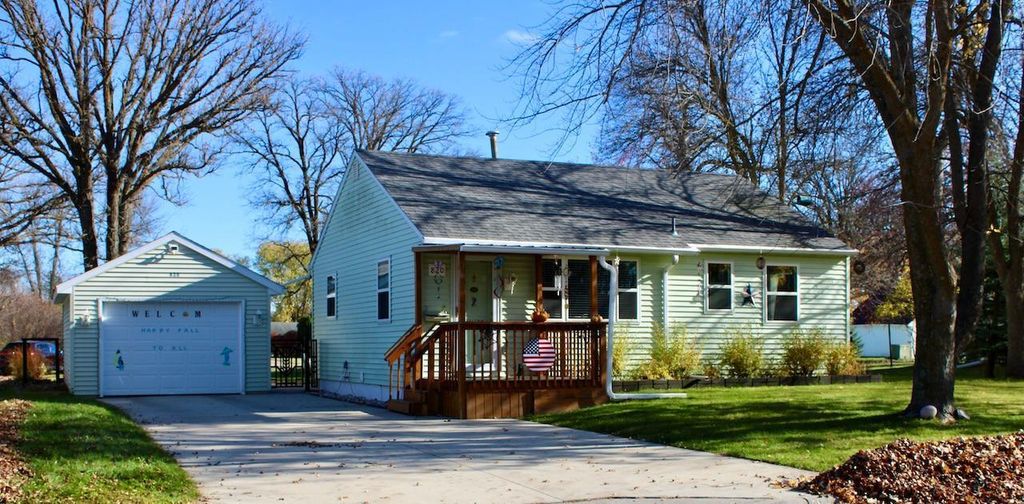 820 Tindolph Avenue S, Thief River Falls, MN 56701