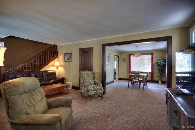 150 W Arch Street, Ironwood, MI 49938