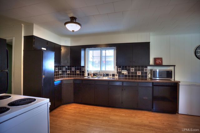 150 W Arch Street, Ironwood, MI 49938