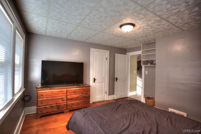 150 W Arch Street, Ironwood, MI 49938