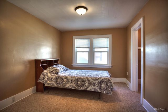 150 W Arch Street, Ironwood, MI 49938