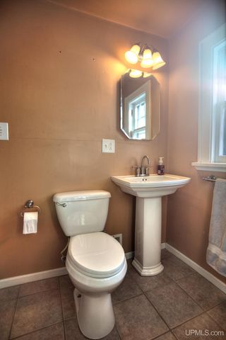 150 W Arch Street, Ironwood, MI 49938